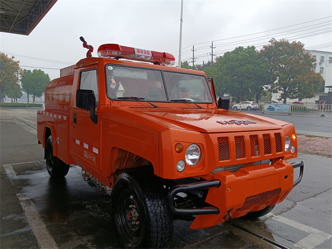 森林巡逻消防车_越野消防洒水车_内蒙古辽宁_山区林场草原消防救火车_北汽勇士四驱森林防火指挥车