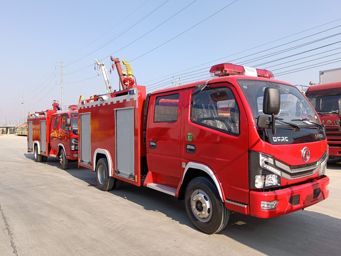 5吨消防洒水车_物业工厂小区消防车_2.5-5吨泡沫消防车现车报价