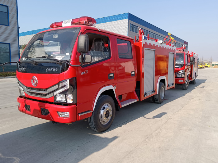 5吨消防洒水车厂家_油库货场港口码头消防车_2.5-5吨泡沫消防车现车报价