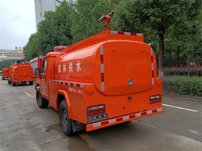 森林巡逻消防车_越野消防洒水车_陕西_四驱森林消防车_越野四驱运兵突击消防车